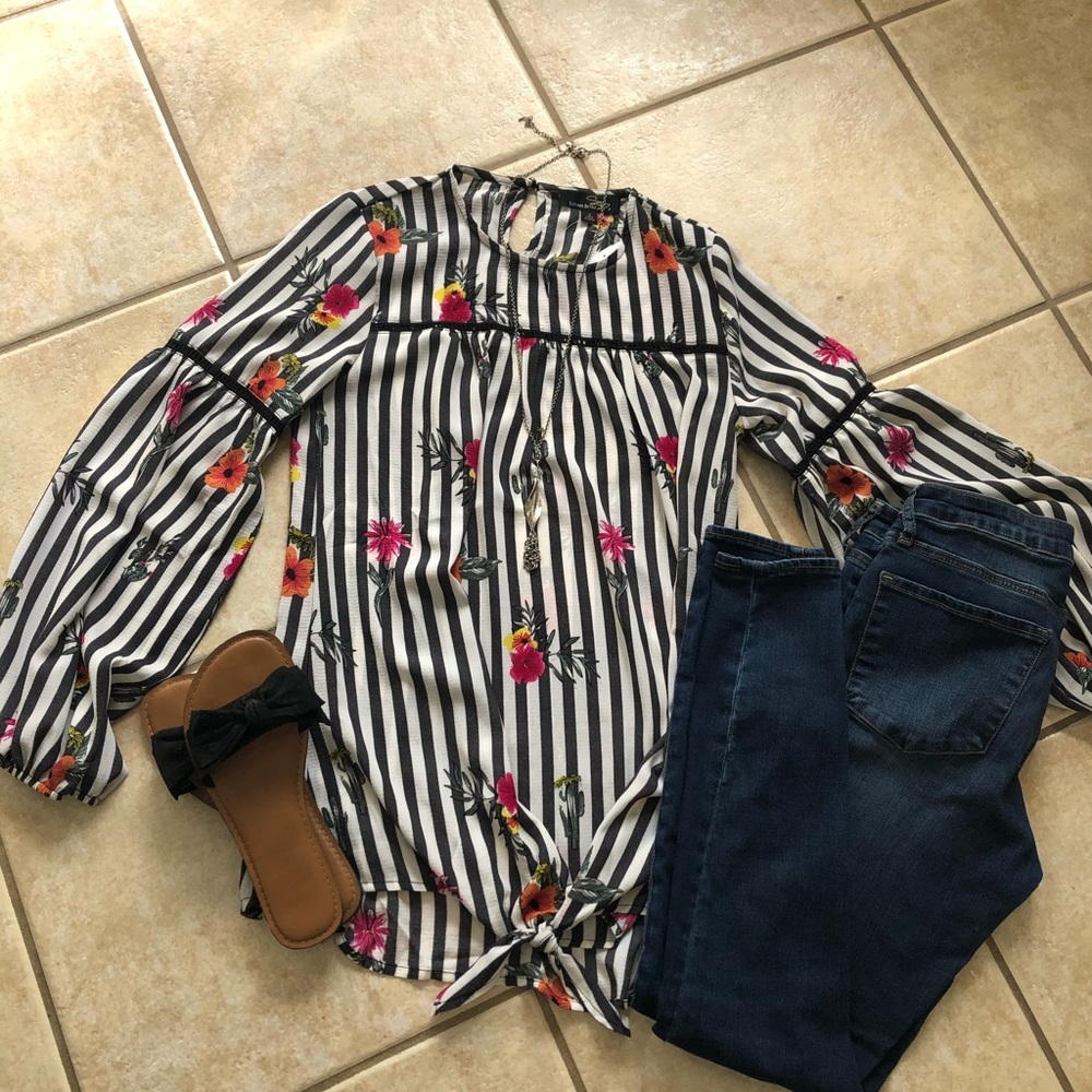 NWT Suzanne Betro bubble sleeve tied blouse